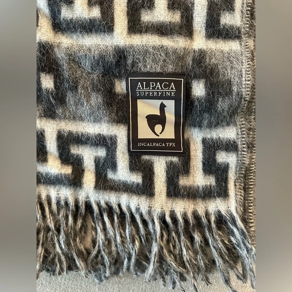 Alpaca Superfine Blanket Gray Andean Print with Fringe